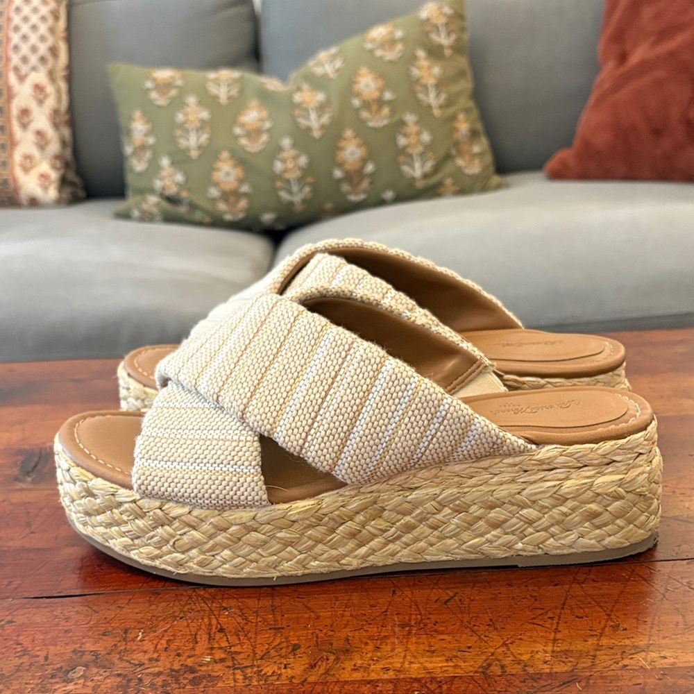 Universal Thread Cream Espadrille Sandals - Picture 3 of 5